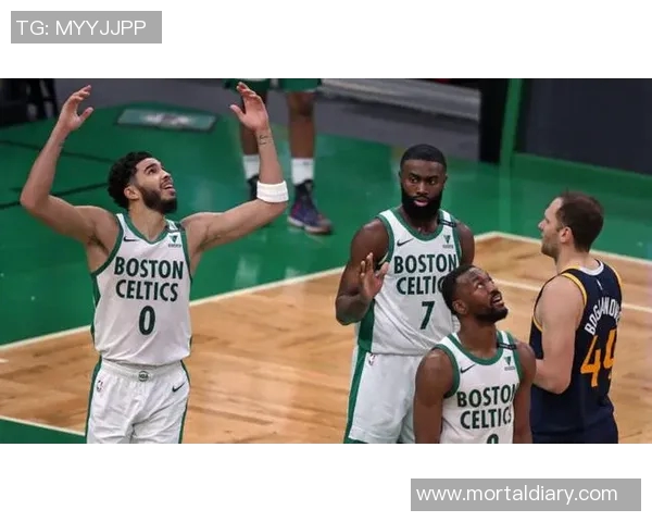 塔图姆因伤退赛尼克斯成功取得系列赛领先优势