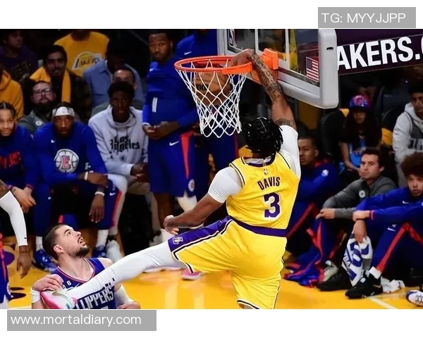 詹姆斯单挑祖巴茨精准三分如箭穿心展现超级巨星风采 詹姆斯单挑祖巴茨精准三分如箭穿心展现超级巨星风采