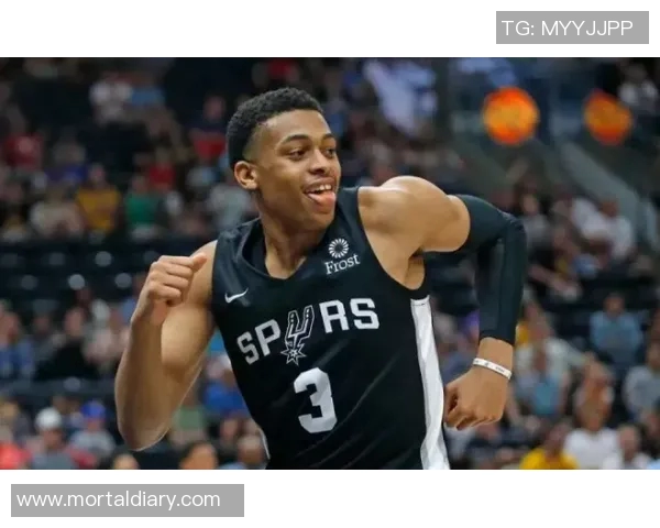 活力满满！凯尔登·约翰逊半场7中4拿到9分4板 正负值+5