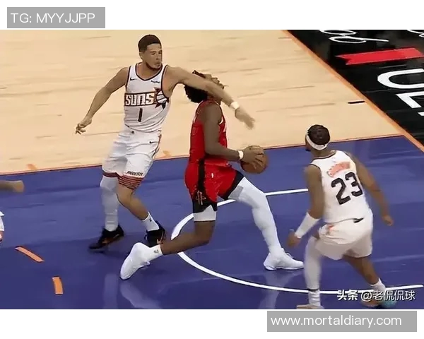 劈头盖脸！弗拉格扛着防守人上篮 博纳高高跃起排球血帽拒绝